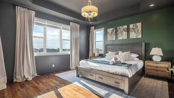 6 bedrooms, iron/ironing board, WiFi, bed sheets