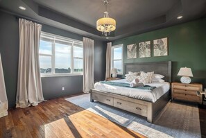 6 bedrooms, iron/ironing board, WiFi, bed sheets