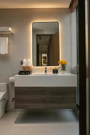 Superior room with bathtub | Bathroom