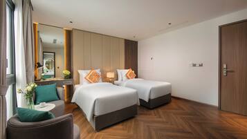 プレミアム ダブルまたはツインルーム シティビュー | セーフティボックス (室内)、遮光カーテン、WiFi (無料)、ベッドシーツ