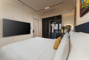 Luxury Studio Suite | Minibar, in-room safe, blackout drapes, soundproofing - Léman Old Quarter Hotel (Ha Noi)