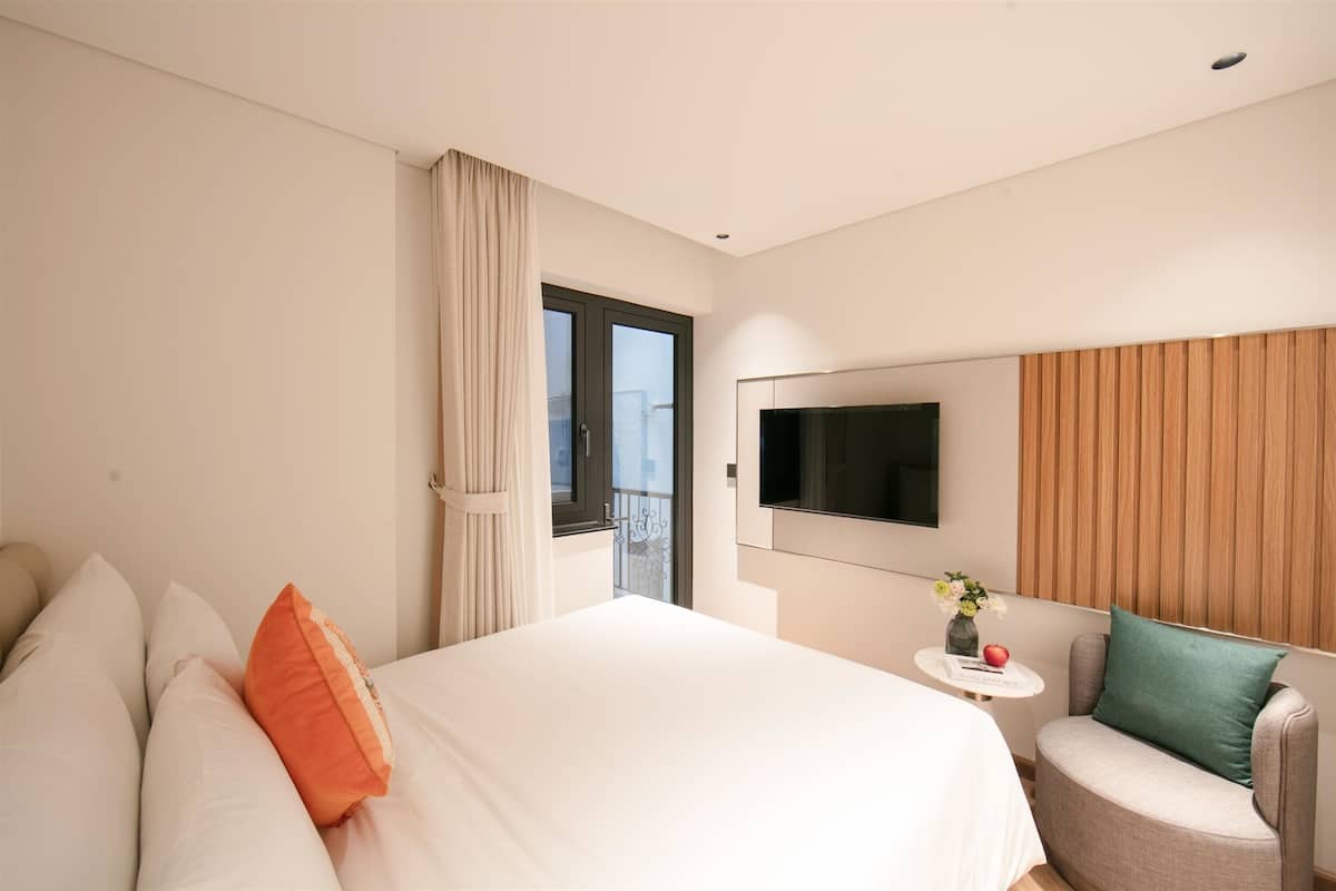 Superior room with window | In-room safe, blackout drapes, free WiFi