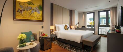 Executive room with bathtub