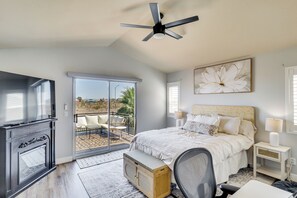 5 Schlafzimmer, Schreibtisch, Bügeleisen/Bügelbrett, Reisekinderbett