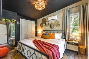 1 chambre, bureau, fer et planche à repasser, accès Internet