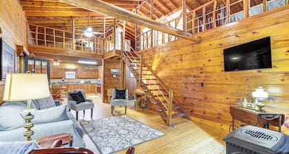 Secluded Lodge Stay: Day Trip to Audra State Park!