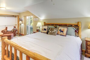3 bedrooms, iron/ironing board, Internet, bed sheets - Private Hot Tub: 'Enchanted Hideaway' in Lincoln! (Lincoln)