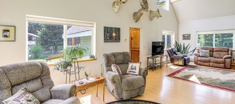 Private Hot Tub: 'Enchanted Hideaway' in Lincoln!