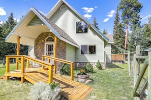 Exterior - Private Hot Tub: 'Enchanted Hideaway' in Lincoln! (Lincoln)