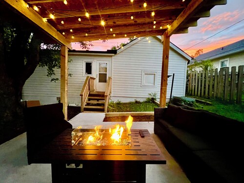 Soothing 2-bedroom house with AC in Omaha