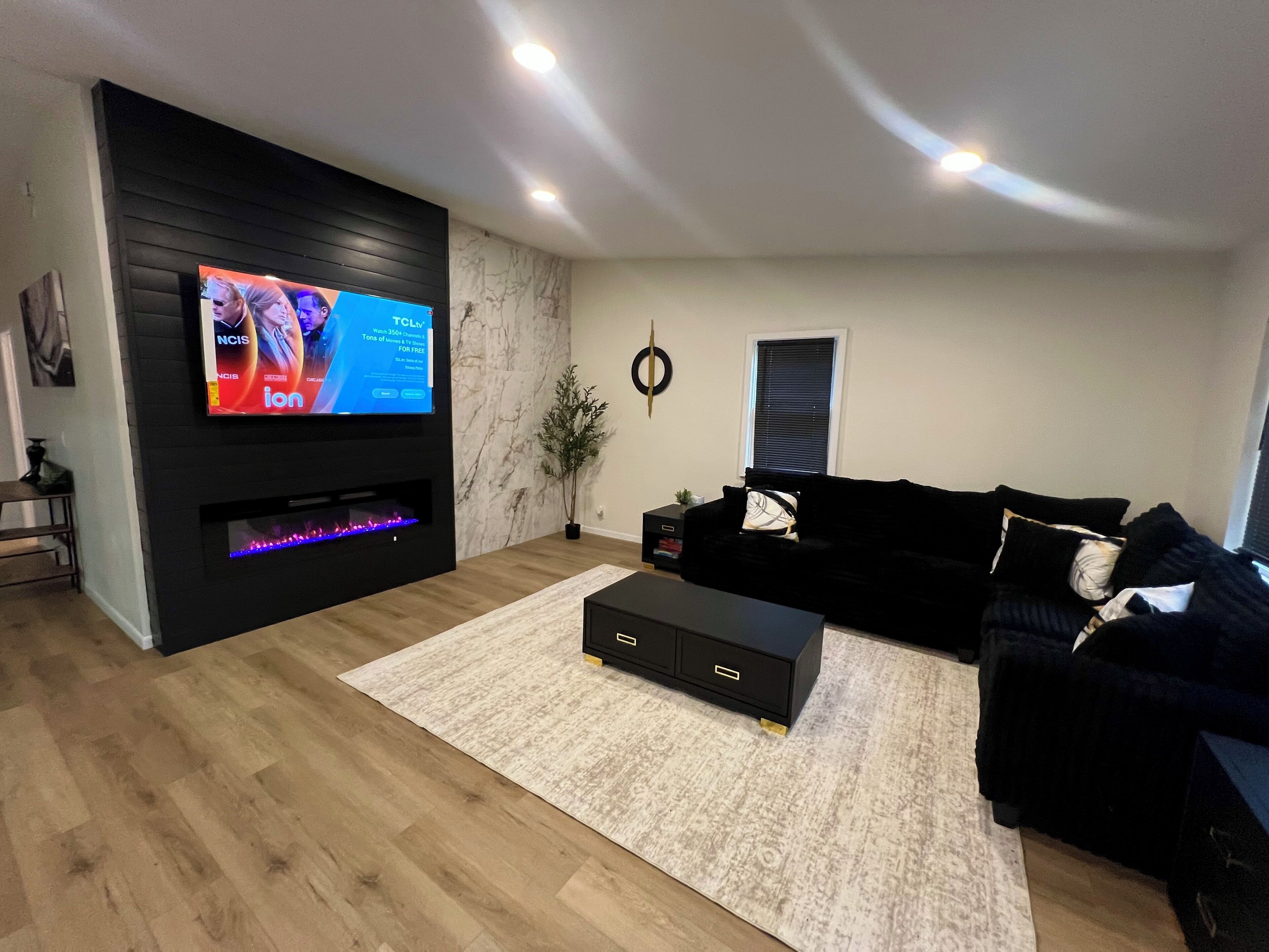 Télévision, cheminée