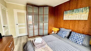 2 habitaciones, tabla de planchar con plancha, wifi y ropa de cama