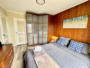2 habitaciones, tabla de planchar con plancha, wifi y ropa de cama 