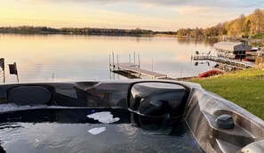 Outdoor spa tub - Little Cabin on the Lake - with NEW hot tub and sauna! (Lindstrom)