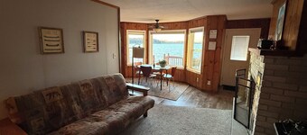 Little Cabin on the Lake - with NEW hot tub and sauna!