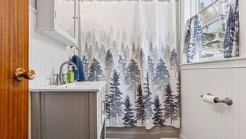 Haartrockner, Handtücher, Toilettenpapier