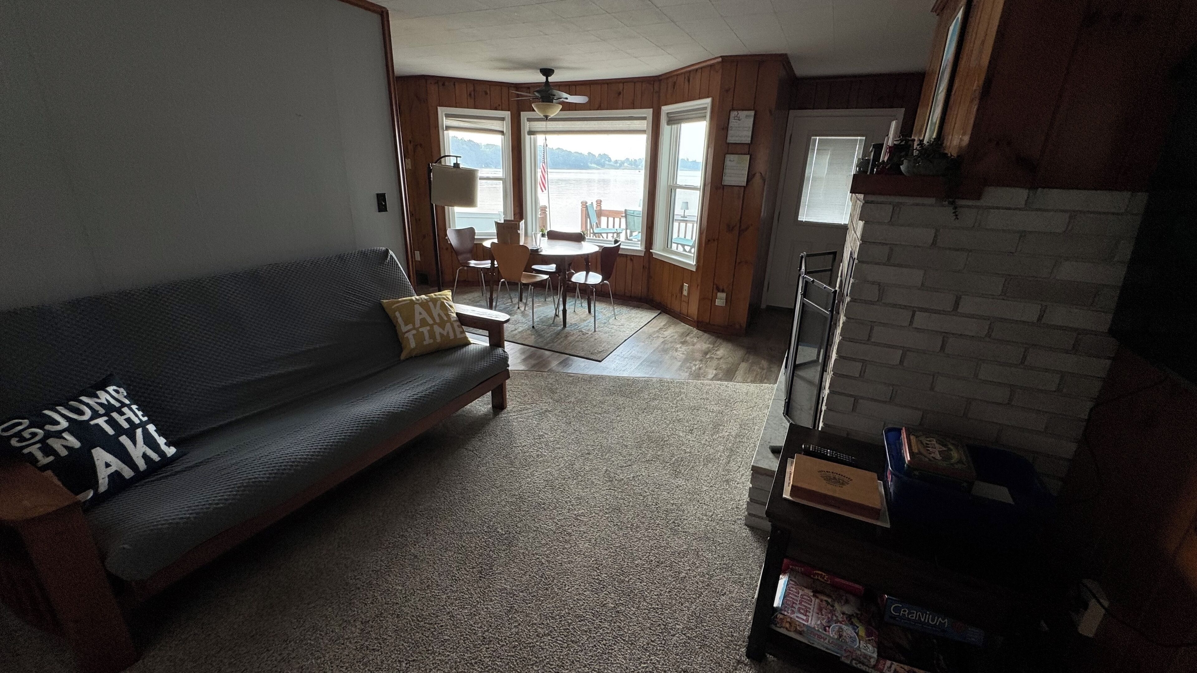 Télévision, cheminée