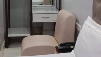 Habitación Deluxe | Camas supletorias, wifi gratis, ropa de cama