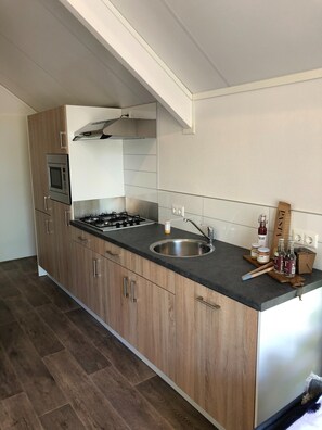 Chalet | Private kitchen - Atmospheric Chalet on the Veluwemeer (Hulshorst)