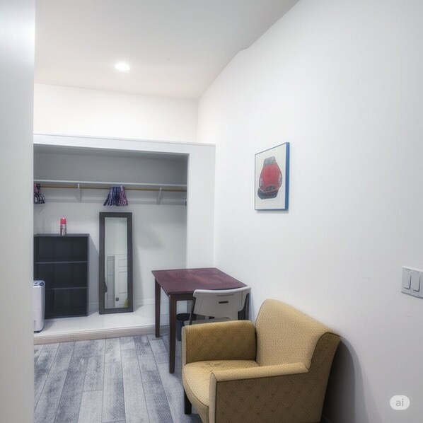 Interior - Private 2BR/2BA Suites, Desk, Kitchenette, Lake Access, Morse CTA, Loyola Campus (Chicago)