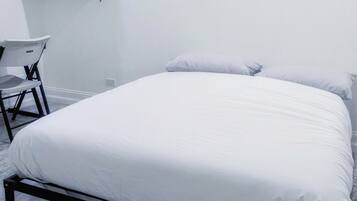 2 bedrooms, desk, free WiFi, bed sheets