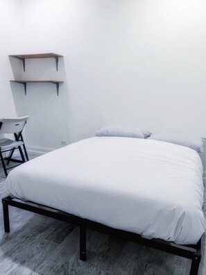 2 bedrooms, desk, free WiFi, bed sheets
