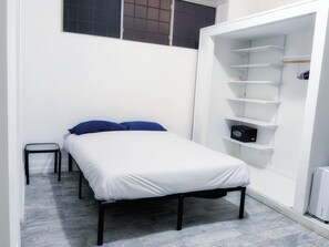 2 bedrooms, desk, free WiFi, bed sheets - Private 2BR/2BA Suites, Desk, Kitchenette, Lake Access, Morse CTA, Loyola Campus (Chicago)