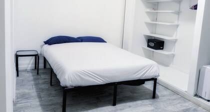 Private 2BR/2BA Suites, Desk, Kitchenette, Lake Access, Morse CTA, Loyola Campus