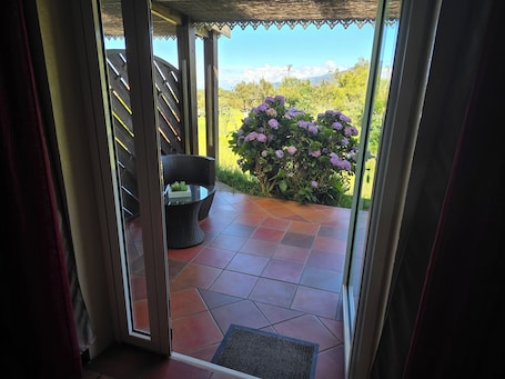 Terrace/patio. La ferme du Pêcher Gourmand
