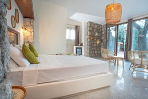 In-room safe, free WiFi, bed sheets
