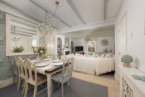 Almond Cottage - Pets welcome - Free Parking - Garden