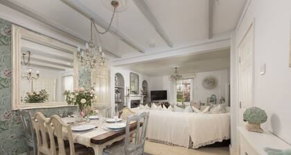 Almond Cottage - Pets welcome - Free Parking - Garden