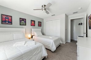 4 soveværelser, skrivebord, strygejern/strygebræt, weekendseng