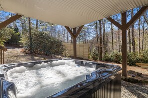 Outdoor spa tub - Rainbow Falls Cabin | Sauna | Hot Tub | Foosball (Sapphire)