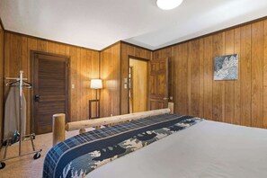 4 bedrooms, desk, iron/ironing board, travel crib