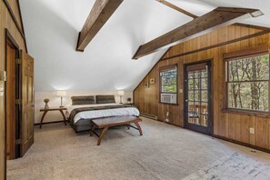 4 bedrooms, desk, iron/ironing board, travel crib