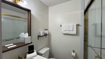 Toallas, jabón, papel de baño