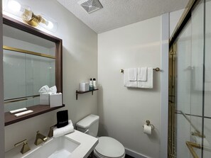 Håndklæder, Sæbe, Toiletpapir