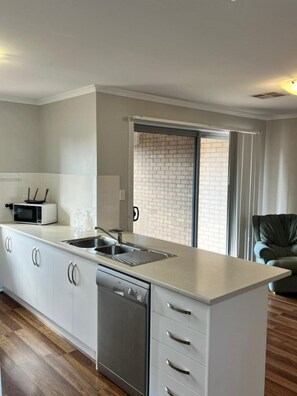 Fridge, microwave, oven, stovetop - Secure 4BR w/Garage Whyalla (Whyalla Jenkins)