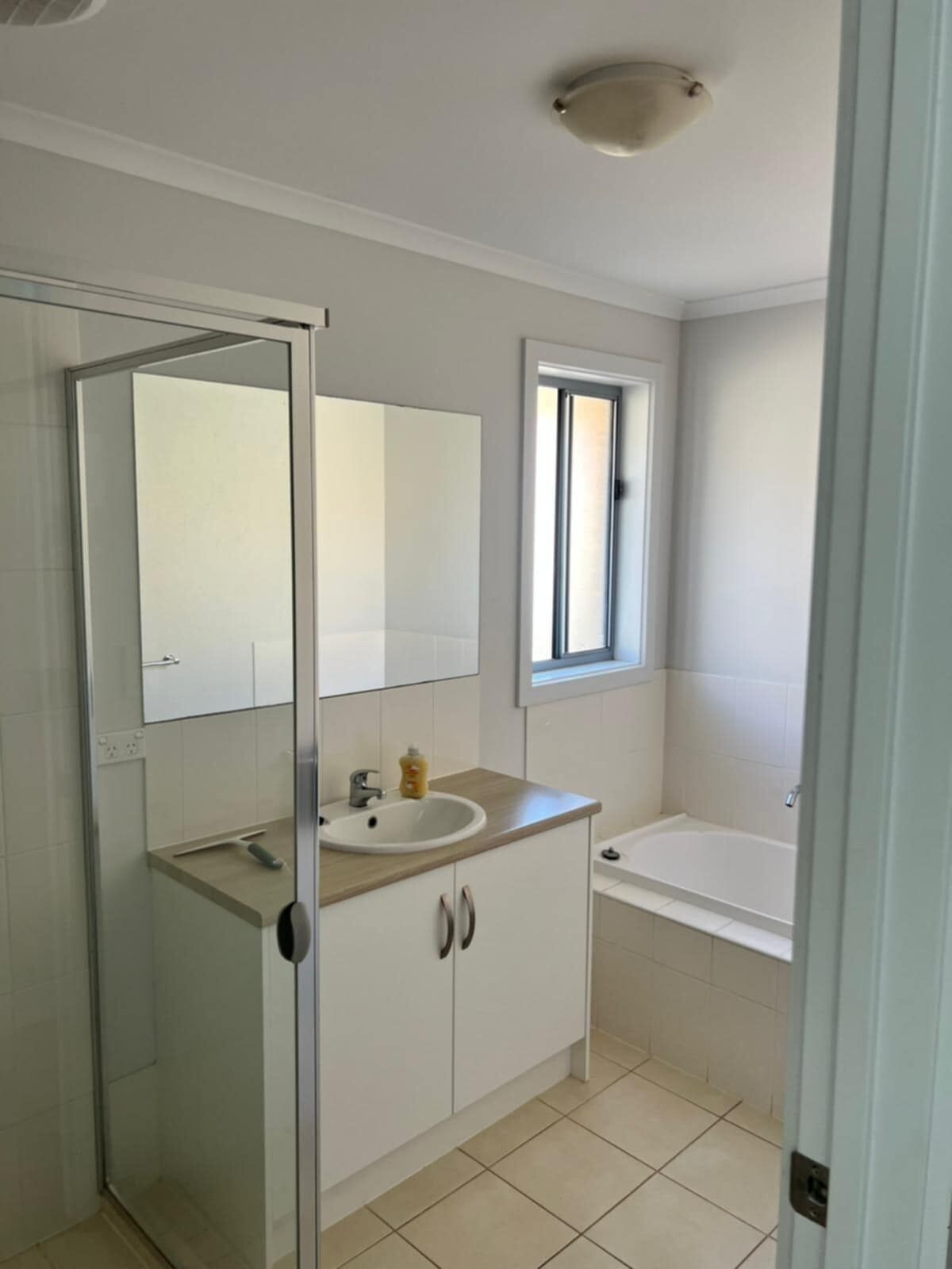 Suihku, pyyhkeet, saippua, sampoo