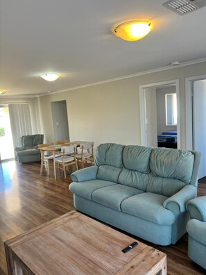 Smart TV - Secure 4BR w/Garage Whyalla (Whyalla Jenkins)