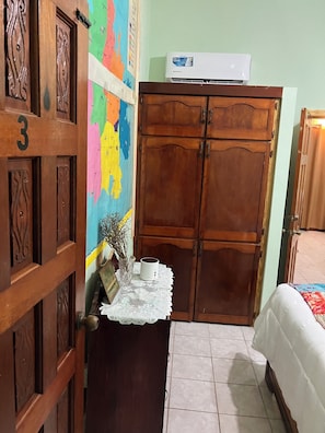 2 bedrooms, iron/ironing board, internet, bed sheets