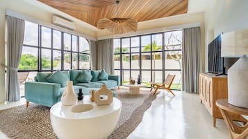 舒适别墅, 3 间卧室, 私人游泳池 | 客厅 | 60-英寸智能电视(配备有线频道)