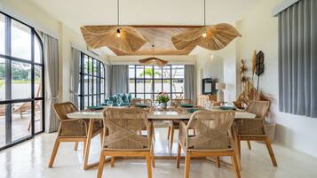 舒适别墅, 3 间卧室, 私人游泳池 | 客房内用餐