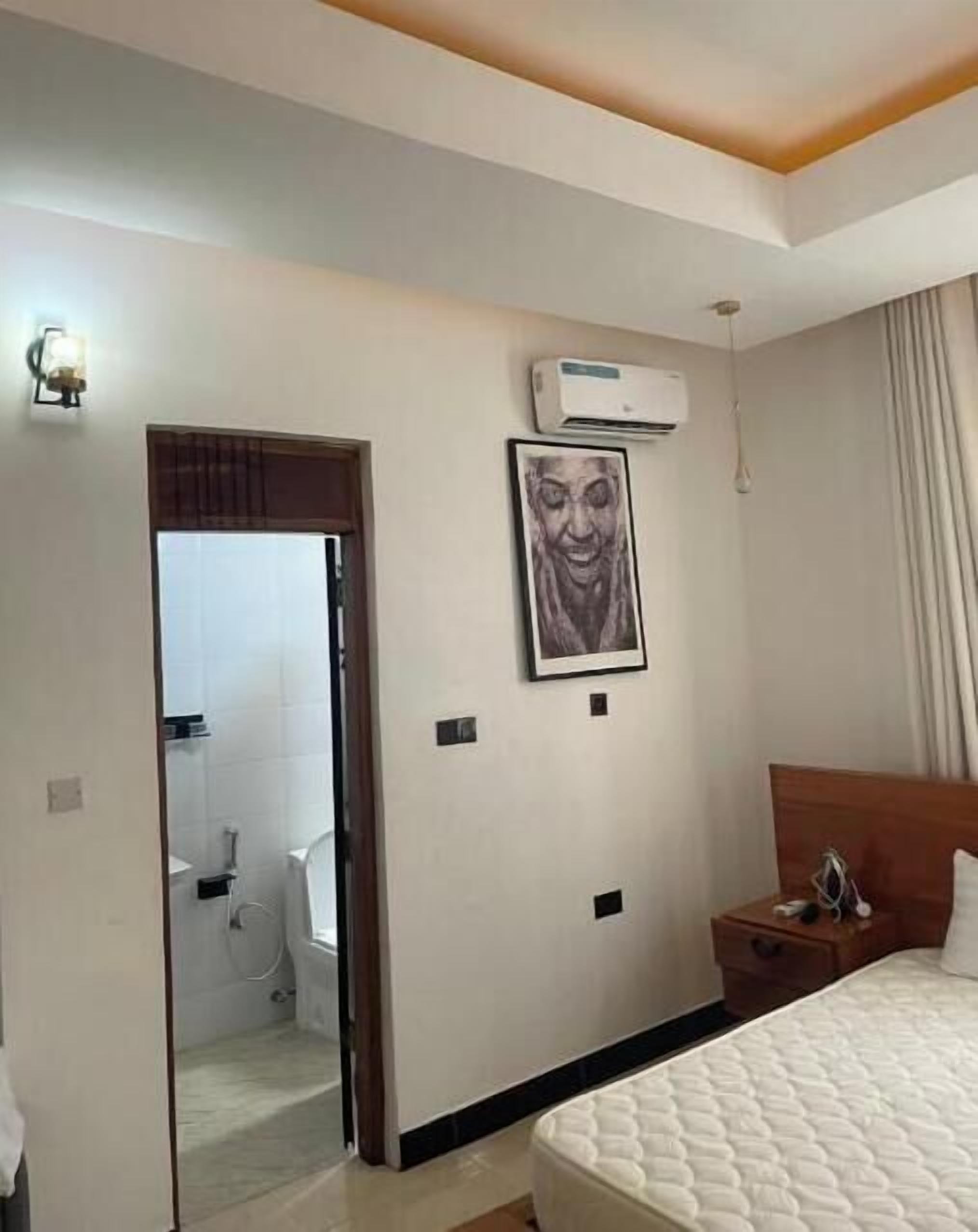 1 bedroom, iron/ironing board, internet, bed sheets