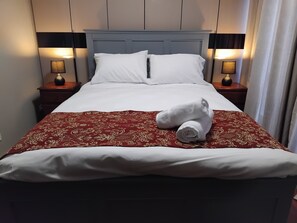 4 bedrooms, iron/ironing board, WiFi, bed sheets