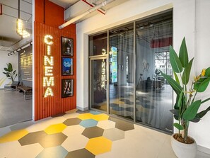 المنشأة من الداخل