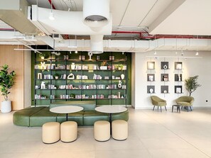 المنشأة من الداخل