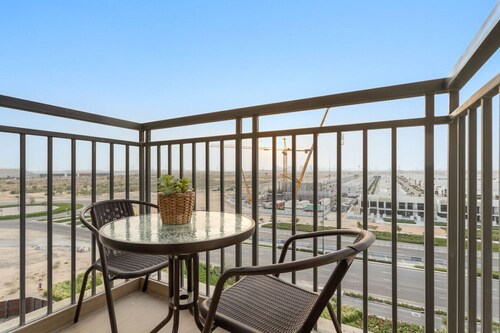 FIRST CLASS | 1BR | Modern with Tranquil Touch