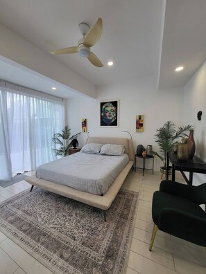 6 bedrooms, iron/ironing board, internet, bed sheets